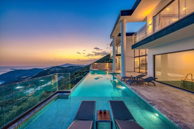 Gardiennage de villa avec piscine : entretien et sécurité pendant votre absence