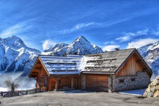 Gardiennage chalet montagne : surveiller votre bien en altitude
